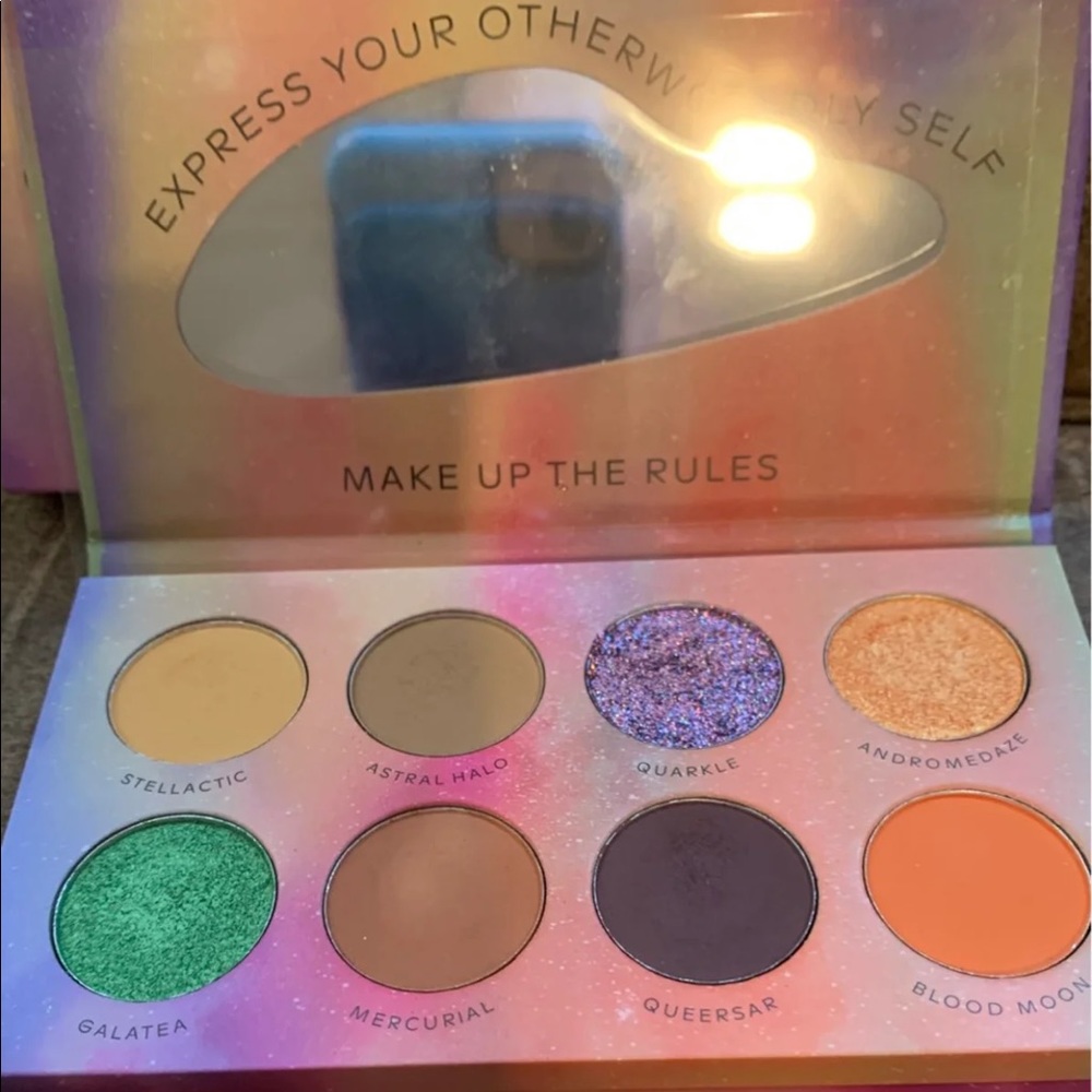 Other worldly eyeshadow palette